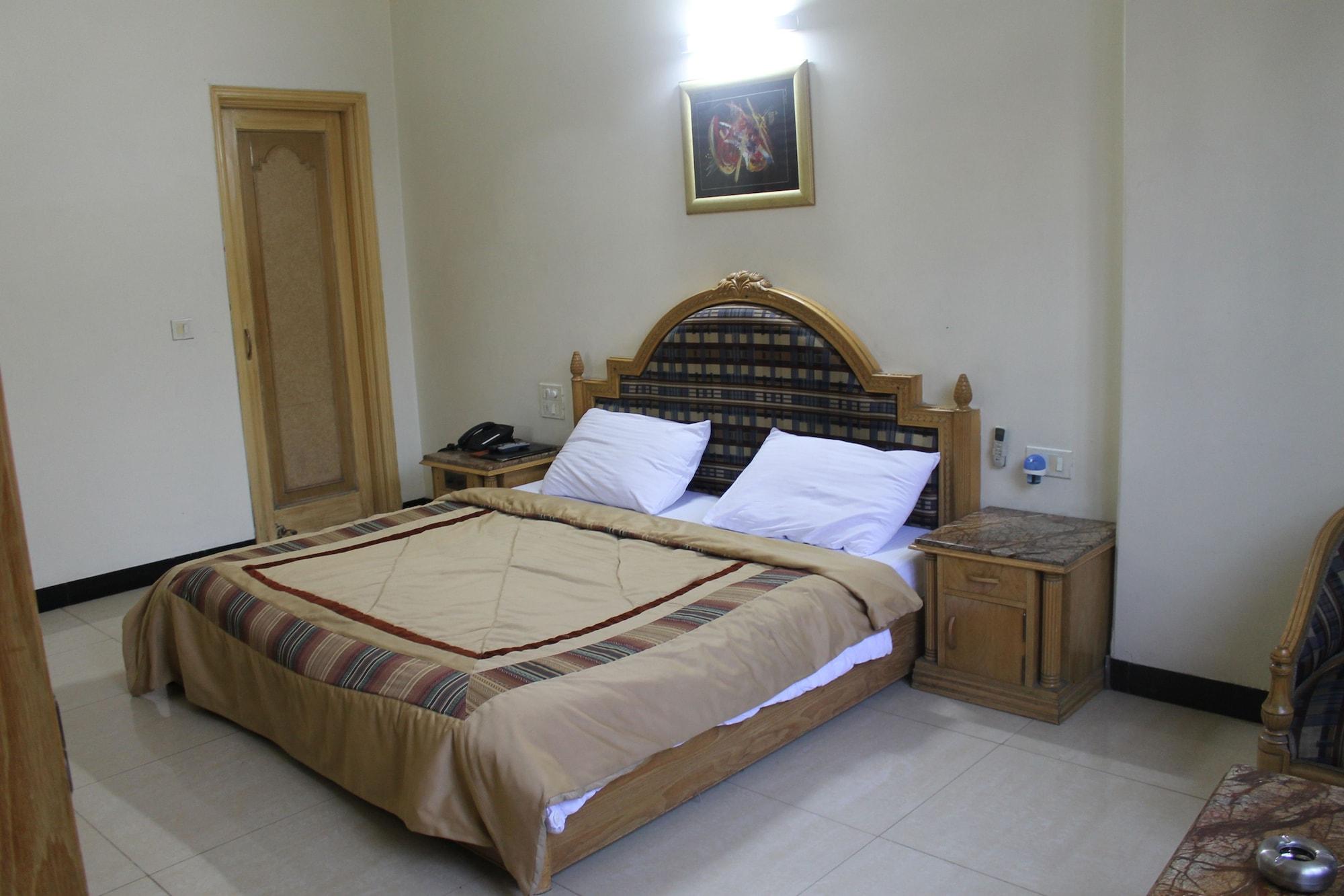 Hotel Sunstar Residency Дели Экстерьер фото