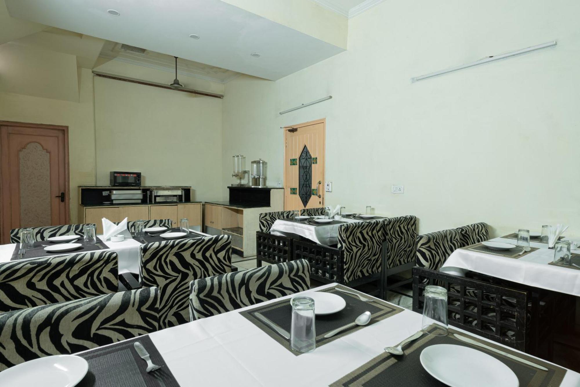 Hotel Sunstar Residency Дели Экстерьер фото