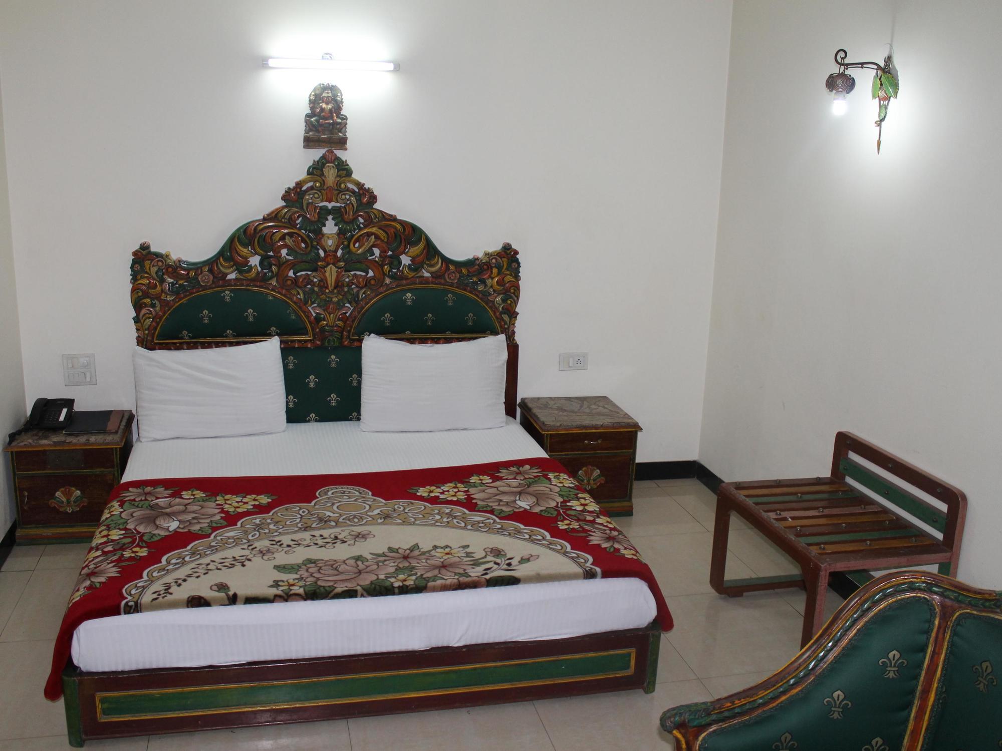 Hotel Sunstar Residency Дели Экстерьер фото
