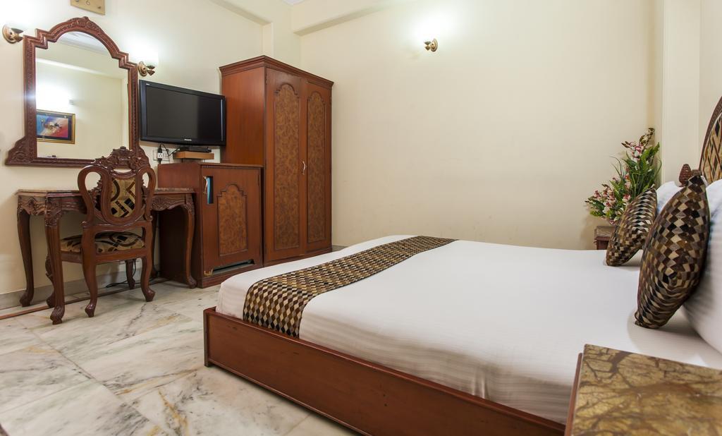 Hotel Sunstar Residency Дели Экстерьер фото