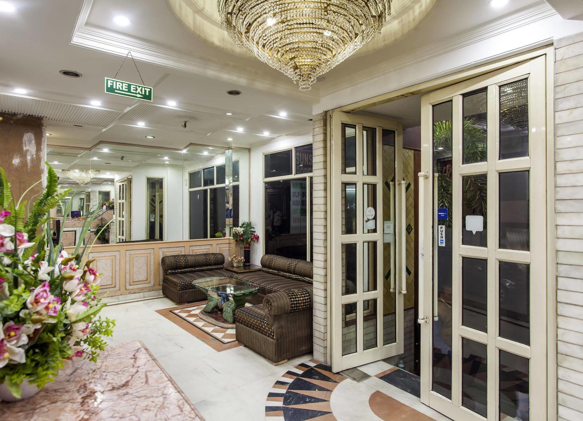 Hotel Sunstar Residency Дели Экстерьер фото