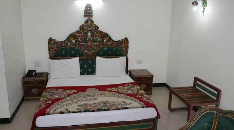 Hotel Sunstar Residency Дели Экстерьер фото